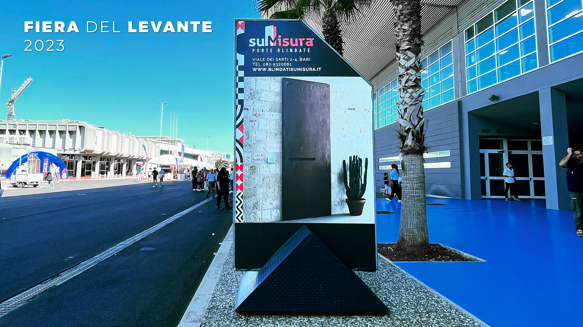 Fiera del levante totem pubblicitario sumisura